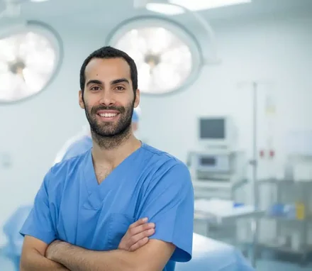 ד״ר ז'וליאן גוזלן, מנתח עיניים, פריז
